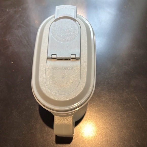 Tupperware pitchers - Picture 4 of 7